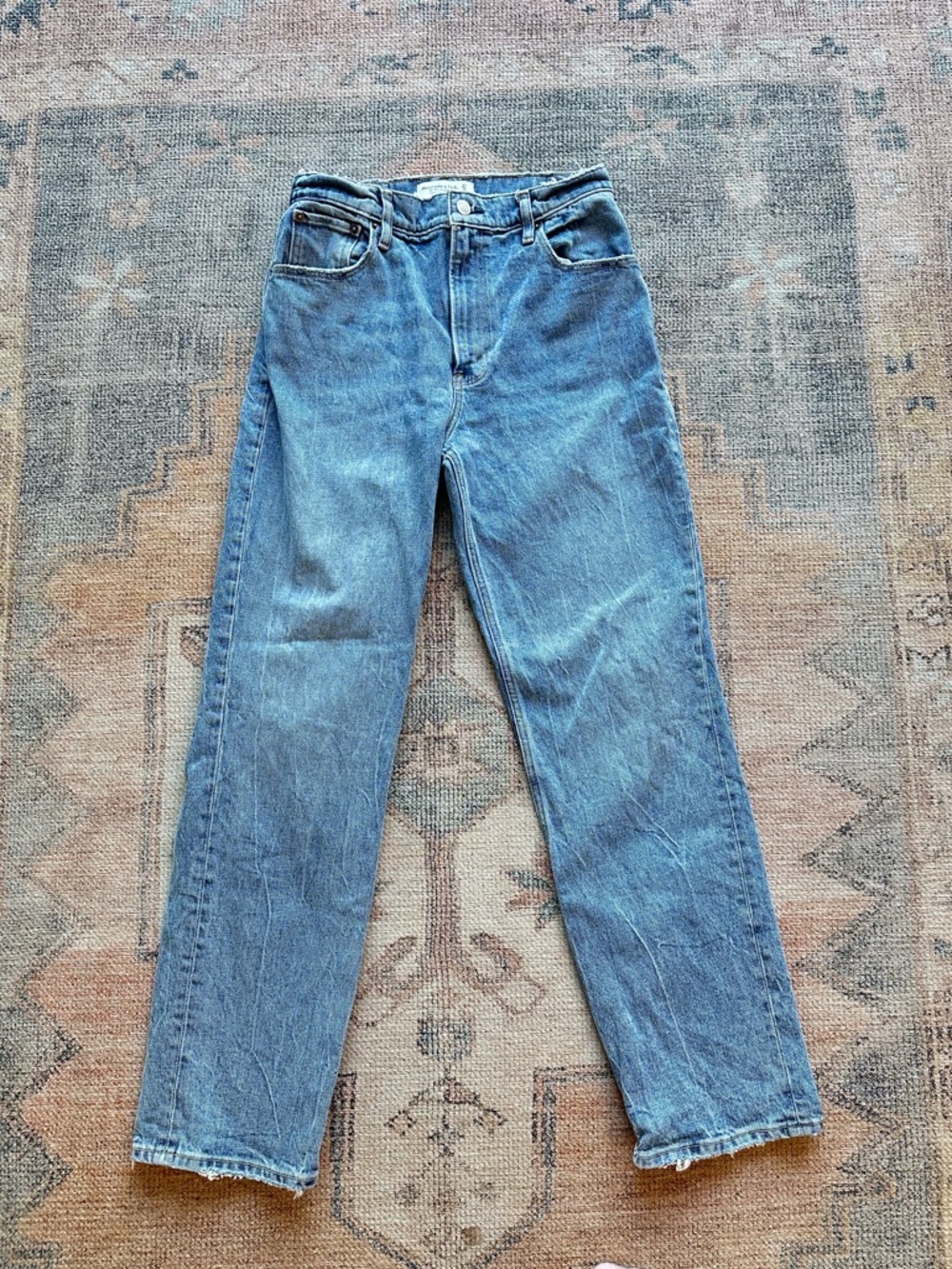Abercrombie & Fitch The 90s Straight Ultra High Rise Jeans- size 4 SHORT